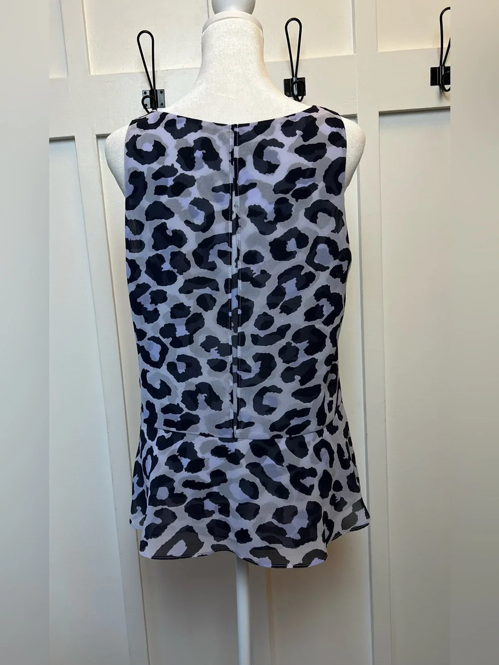 Cabi Siz Small Sheer Sleeveless Blouse Top Blue Cheetah Peplum Rockabilly Preppy